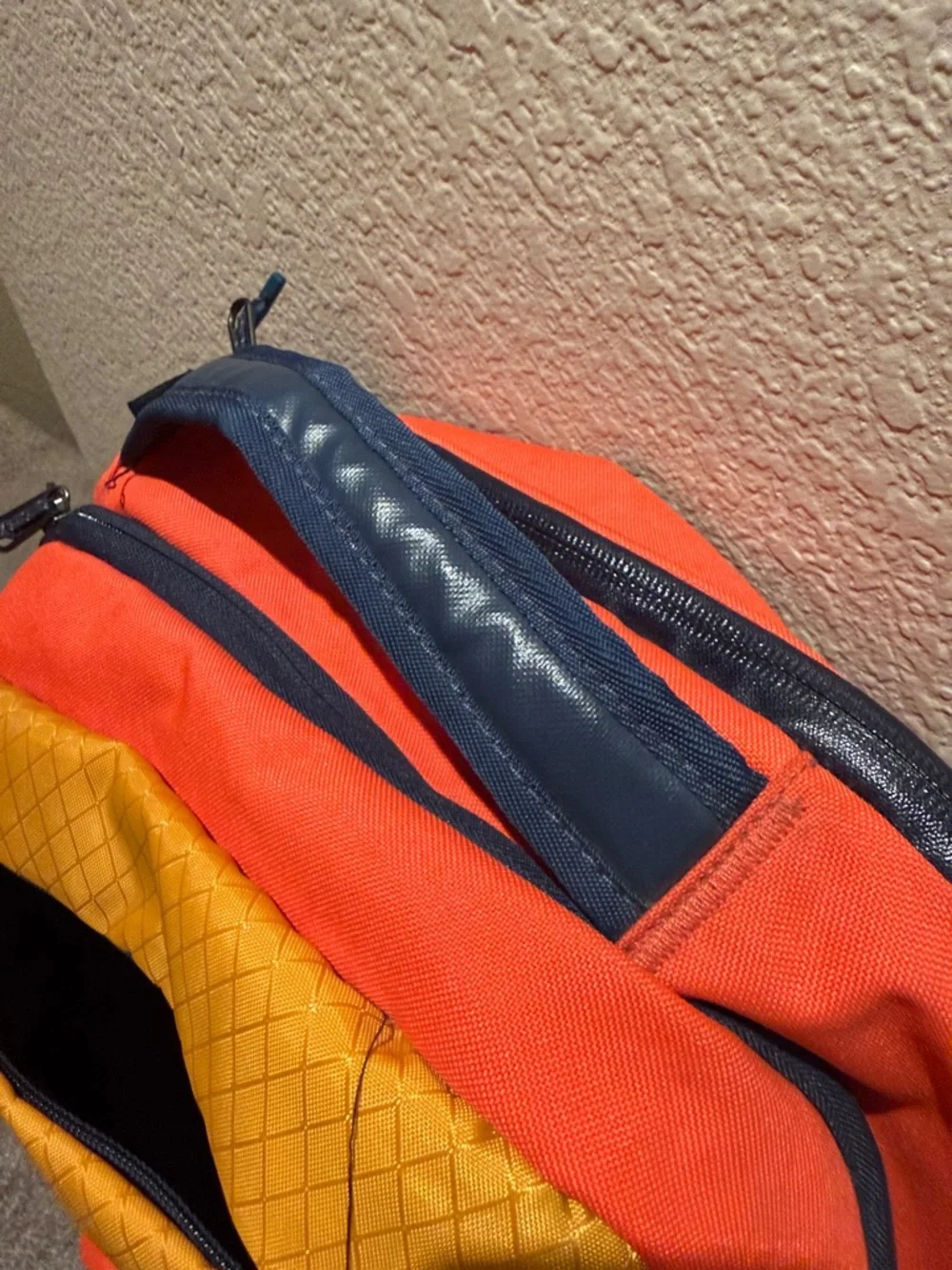 Eagle Creek Wayfinder 30L Backpack Laptop Hiking Travel Orange Yellow Blue - Picture 3 of 15